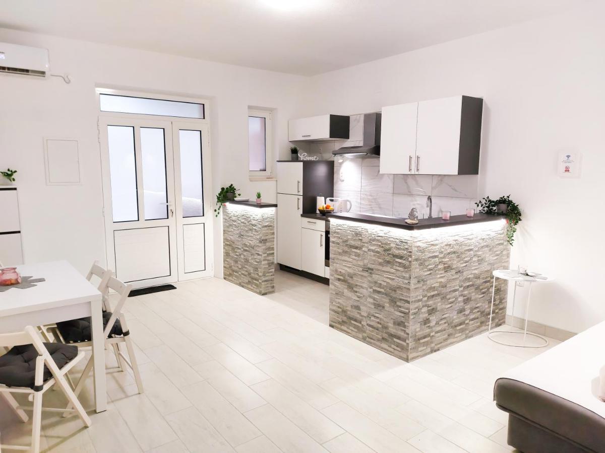 - Sea, Sand And Happiness Apartment